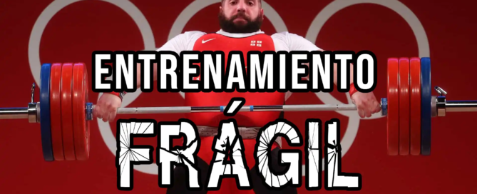 levantador olimpico halterofilo en un momento de máximo esfuerzo