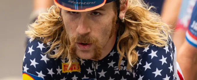 Ciclista compitiendo